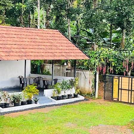 Partho Home Stay Padinjarathara Exteriör bild